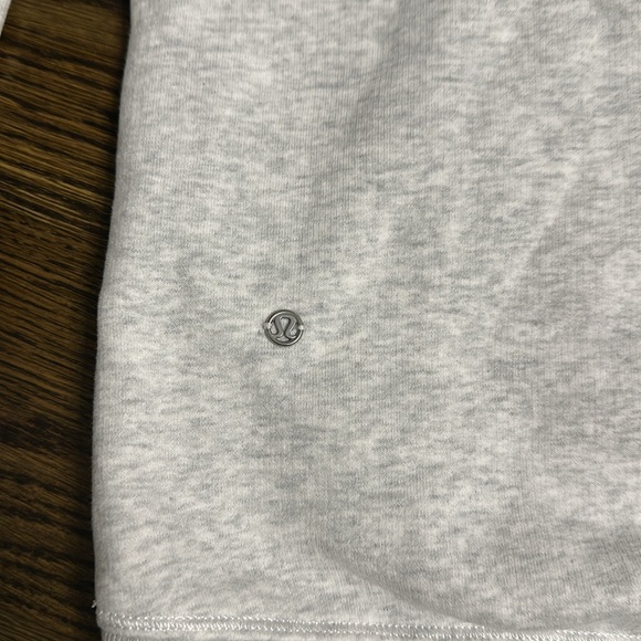 NWOT Lululemon Avenue Pullover. Size 6 - Picture 10 of 10
